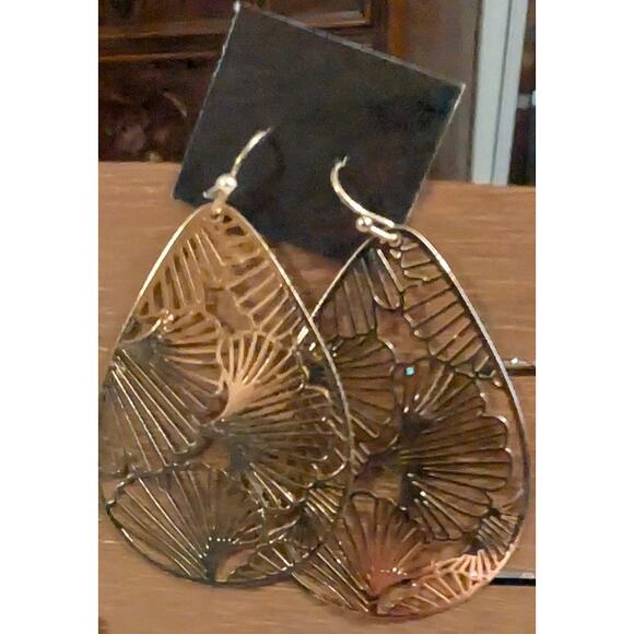 BUNDLE ONLY New Gold Tone Pierced Earrings 2 inch Tear Drop Dangle Lt Wt - Picture 1 of 3